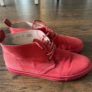 Del Toro Red Suede Chukka